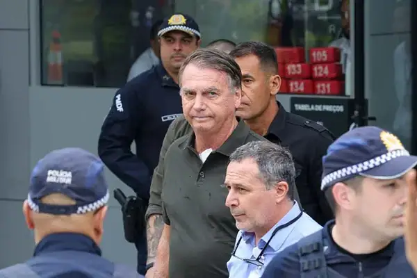 Maioria dos brasileiros tem imagem negativa de Bolsonaro, indica Quaest