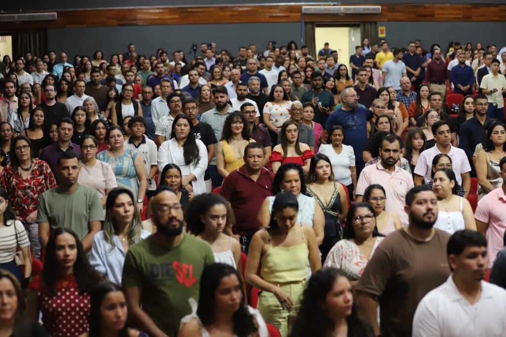 Quase 400 novos professores tomam posse na rede estadual do Acre