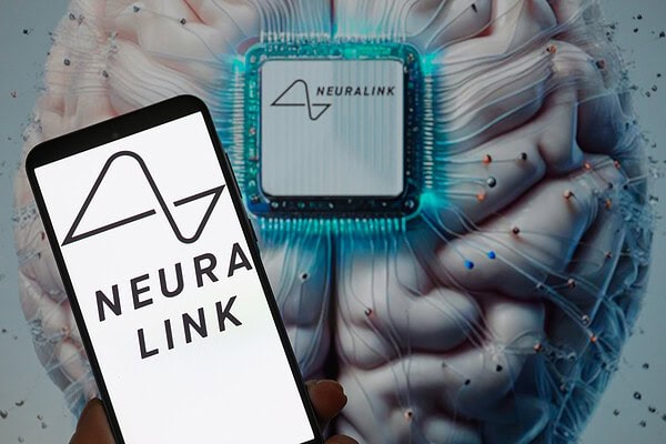 Neuralink começará produção de chip cerebral em larga escala, diz Musk