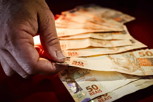 Salário mínimo de 2026 já chega reajustado em janeiro? Entenda