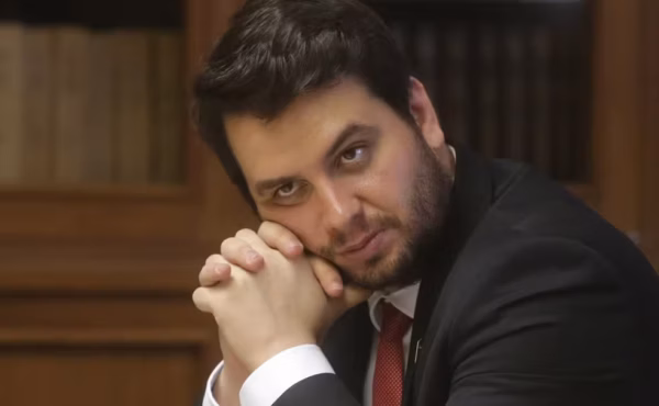 Filipe Martins, ex-assessor de Bolsonaro, é preso no Paraná por ordem do STF