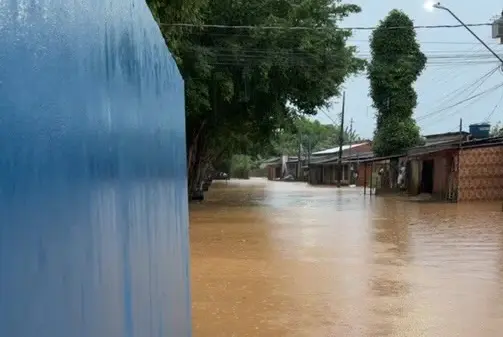 VÍDEO: Chuva de mais de 12 horas provoca vários pontos de alagamento em Rio Branco