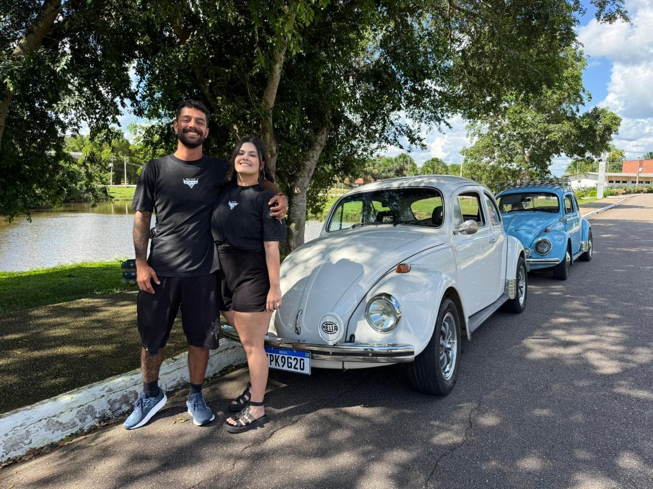 Unidos pelo Fusca: casal transforma paixão por carros antigos em história de amor