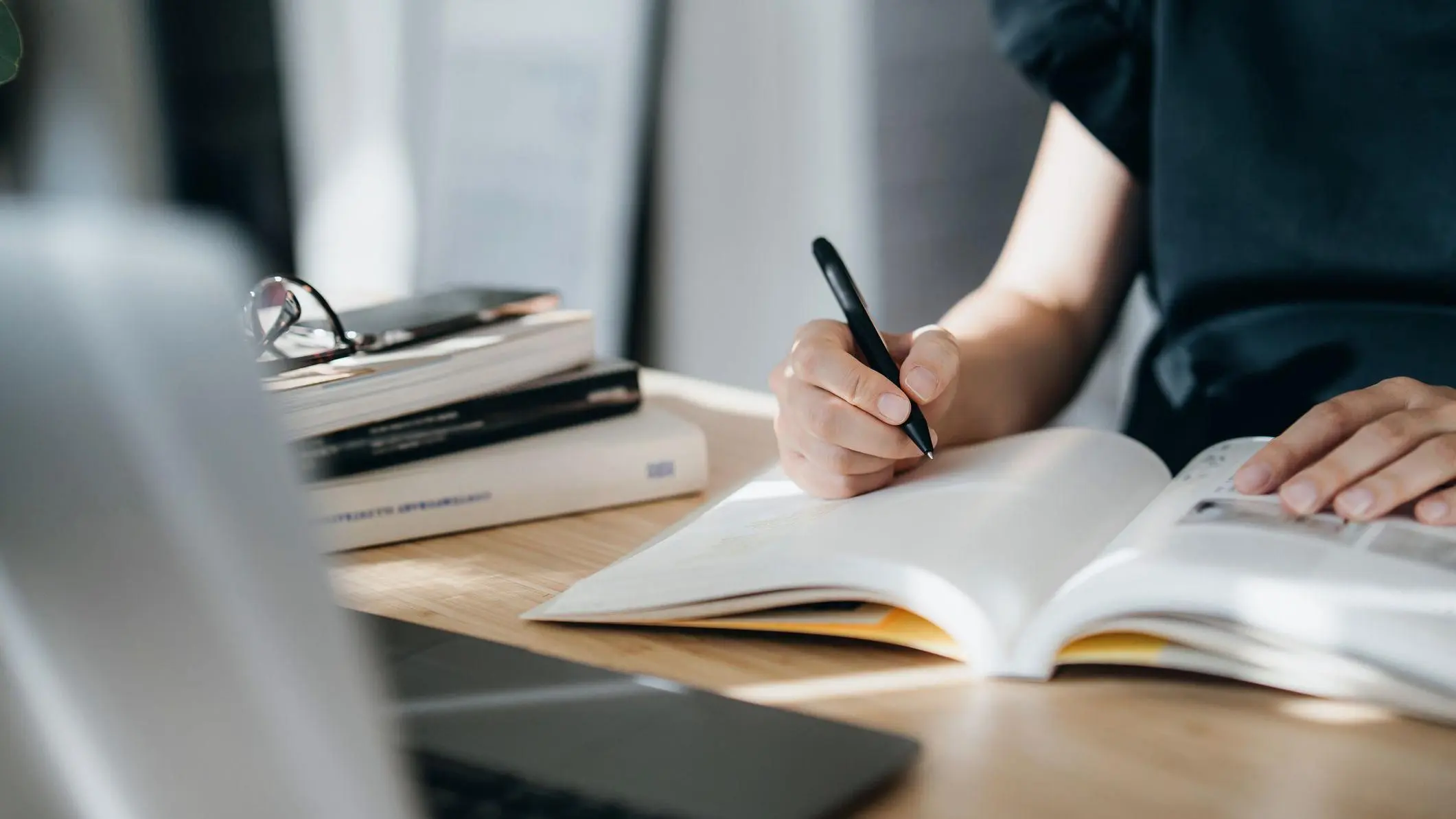 Salários de até R$ 37 mil: confira os concursos públicos de 2026