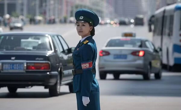 Ditador da Coreia do Norte proíbe carros sujos de entrarem na capital do país, diz site