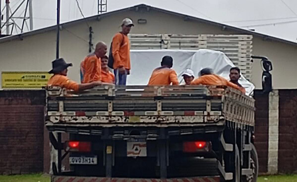 Após fortes chuvas, Defesa Civil remove famílias em áreas de risco em Cruzeiro do Sul; imóveis atingidos serão demolidos