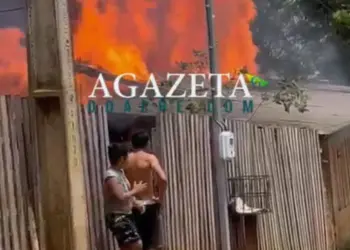 Residência é destruída por incêndio durante troca de botija de gás em Rio Branco