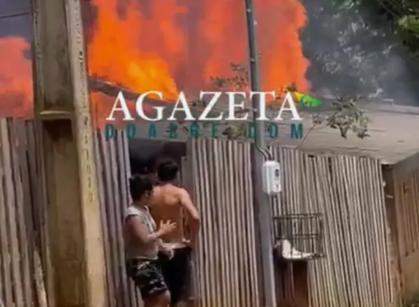 Residência é destruída por incêndio durante troca de botija de gás em Rio Branco