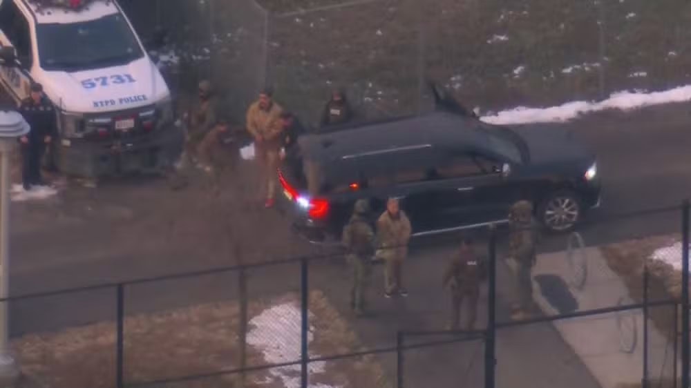 Imagens mostram Nicolás Maduro sendo transferido antes de prestar depoimento; VEJA 2 Imagens mostram Nicolás Maduro sendo transferido antes de prestar depoimento; VEJA