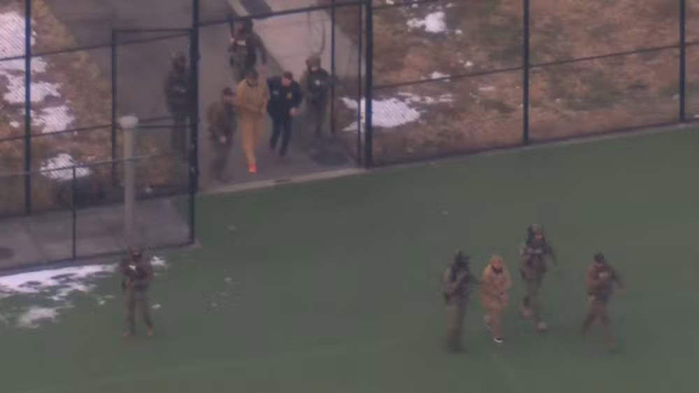 Imagens mostram Nicolás Maduro sendo transferido antes de prestar depoimento; VEJA 4 Imagens mostram Nicolás Maduro sendo transferido antes de prestar depoimento; VEJA