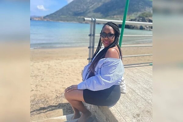 Mulher confunde dor de cabeça com cansaço e tem AVC no meio de reunião