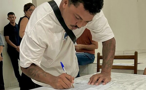 Aprovado em concurso da SEE, professor relembra infância difícil e destaca papel da educação e do hip hop