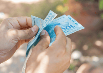 Nasceu em janeiro? PIS/PASEP e FGTS caem primeiro na sua conta da Caixa
(Foto: Jeane de Oliveira/FDR)