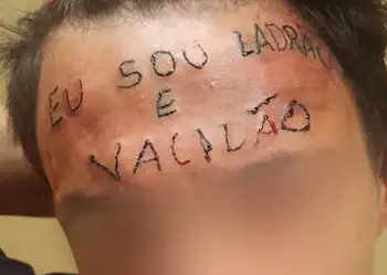 Tatuagem com frase 'eu sou ladrão e vacilão' em imagem de 2017 — Foto: Reprodução