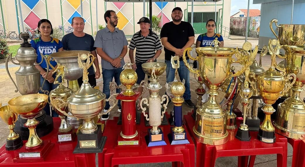 Ao todo foram doados 33 troféus. Foto: Werik Nascimento-  Secom/ Prefeitura de Brasiléia