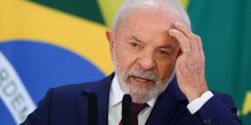 Lula durante conversa com jornalistas em Brasília — Foto: Adriano Machado/Reuters