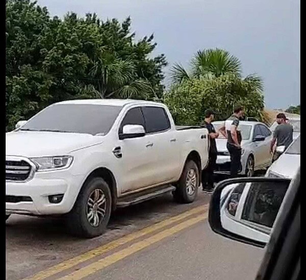 Fila de carros se estende por trecho da BR-364, devido a protestos em Feijó; veja vídeo