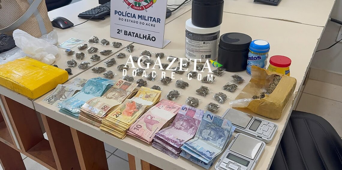 Denúncia anônima leva PM a apreender quase 1,3 kg de drogas e prender mulher no Segundo Distrito 1 Denúncia anônima leva PM a apreender quase 1,3 kg de drogas e prender mulher no Segundo Distrito