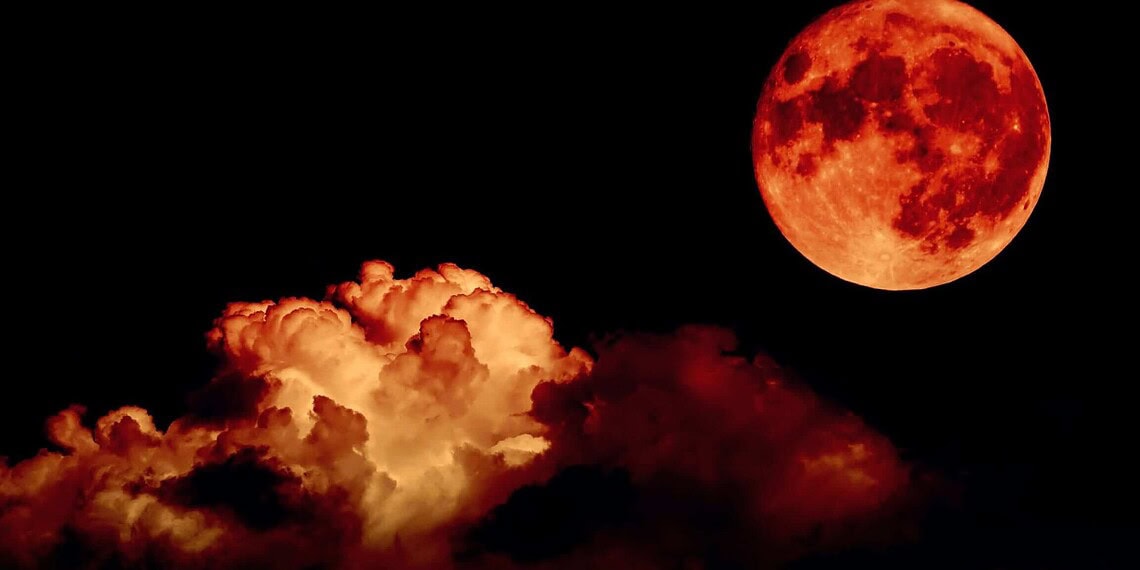 Lua de Sangue registrada durante um eclipse lunar total.