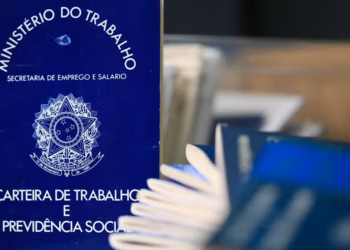 Empresas oferecem mais de cinco mil vagas em todo o país; confira oportunidades — Foto: Roberto Moreyra/Ag?ncia O Globo