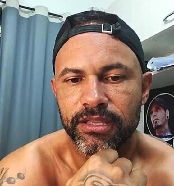 Goleiro Bruno diz que estão tentando "denegrir" sua imagem e que não é responsável por perda de patrocínios do Vasco do Acre; veja vídeo