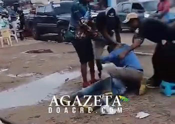 Pai e filho são flagrados brigando em via pública após consumo de álcool 3 A briga aconteceu no interior do estado do Acre, em Brasiléia. Foto: A Gazeta do Acre