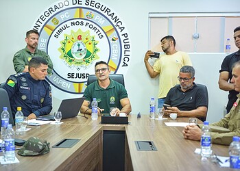 Encontro reuniu representantes do governo, forças de segurança e instituições para discutir ações de segurança para o Carnaval 2026 em Cruzeiro do Sul. Foto: Marcos Santos/Secom