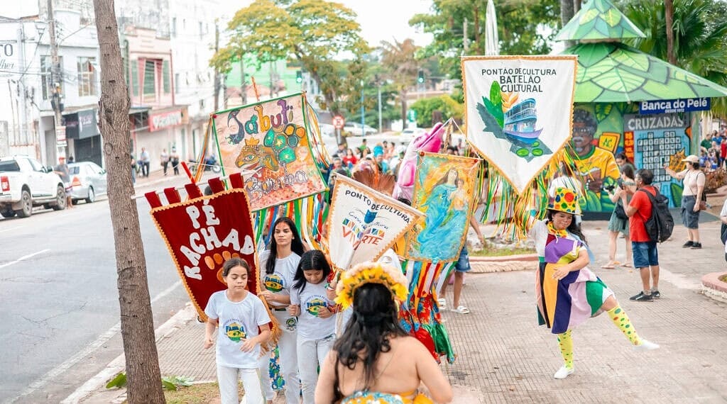 Cortejo tomou as ruas do Centro da cidade na abertura do Fórum Estadual dos Pontos e Pontões de Cultura. Foto: Luan Moura/FEM