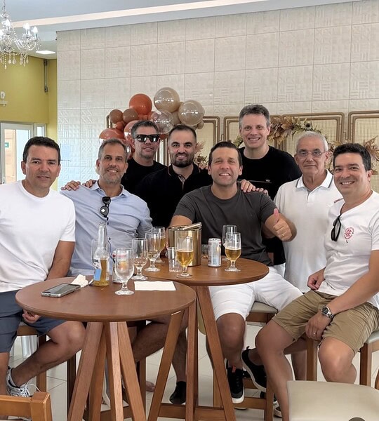 Tiago Viana reuniu amigos e familiares para um almoço de aniversário no último dia 07. Veja mais na coluna No Circuito