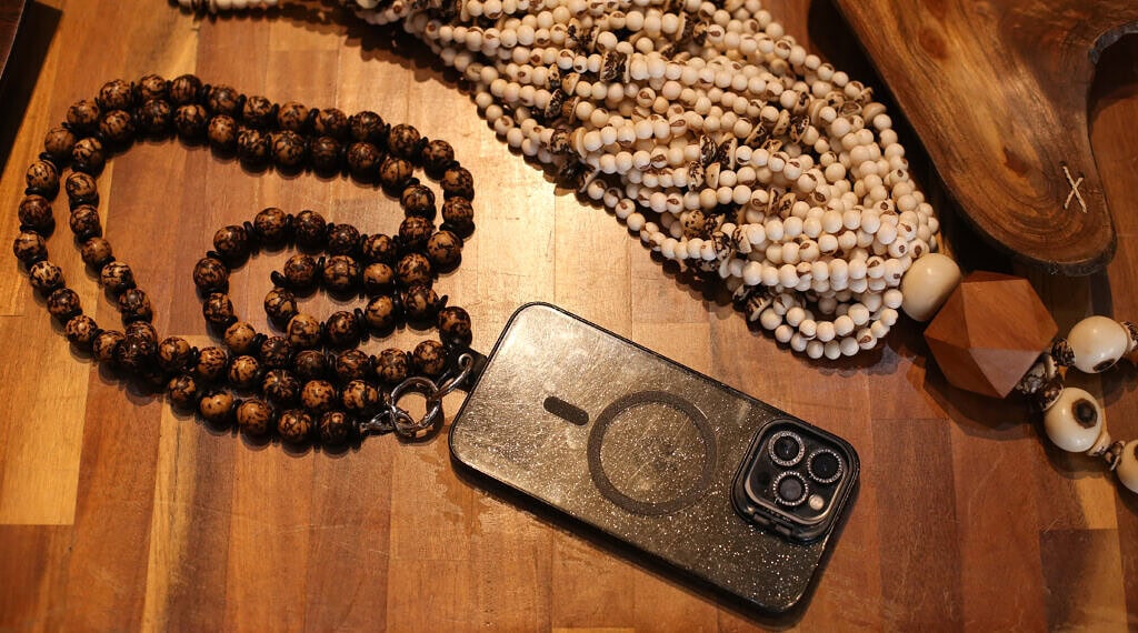 Acessórios para celular são novidade na Casa do Artesanato Acreano. Foto Dhárcules Pinheiro/Secom