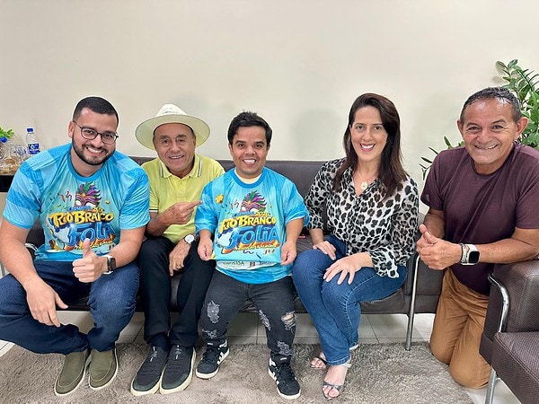 “Tá parecendo Olinda”: DJ Pedrinho Moura elogia Carnaval de Rio Branco e confirma show no domingo