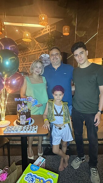 Vivas antecipados de parabéns para o ortodontista Rodrigo Lima que no próximo dia 8 comemora a data ao lado da amada Sabrina Ricciardi 10 Vivas antecipados de parabéns para o ortodontista Rodrigo Lima que no próximo dia 8 comemora a data ao lado da amada Sabrina Ricciardi