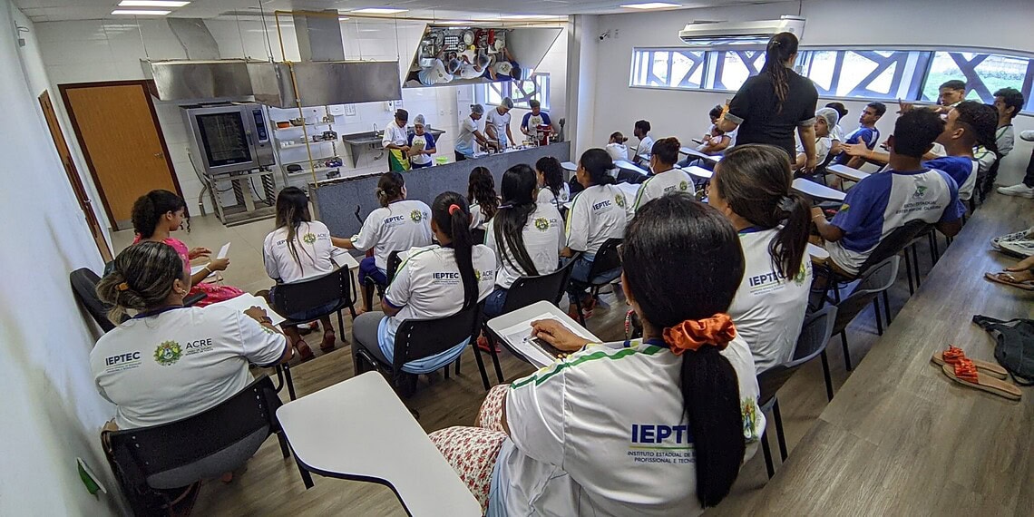 Equipe da Escola de Gastronomia e Hospitalidade Miriam Assis Felício, da rede Ieptec, será responsável pela ministração dos cursos. Foto: Ascom/Ieptec