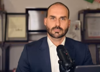 PF afasta Eduardo Bolsonaro do cargo de escrivão por causa de ausência no trabalho 2 Foto: @SBT News via YouTube