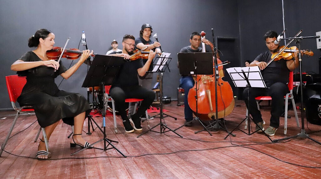 Cursos incluem violão, piano, canto e instrumentos diversos - Foto: Mardilson Gomes/SEE
