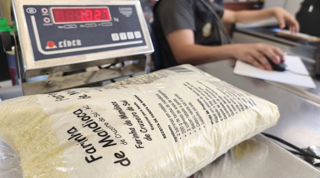 Servidores do Ipem no Acre recebem bônus por desempenho em folha complementar 1 Balanças utilizadas em mercados passam por avaliação dos técnicos do Ipem. Foto: Rosi Sabóia/Ipem