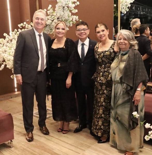 Vivas antecipados de parabéns para o ortodontista Rodrigo Lima que no próximo dia 8 comemora a data ao lado da amada Sabrina Ricciardi