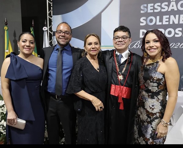 Vivas antecipados de parabéns para o ortodontista Rodrigo Lima que no próximo dia 8 comemora a data ao lado da amada Sabrina Ricciardi