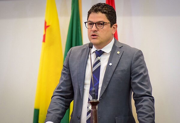 Deputado Eduardo Ribeiro deixa vice-liderança do governo na Aleac