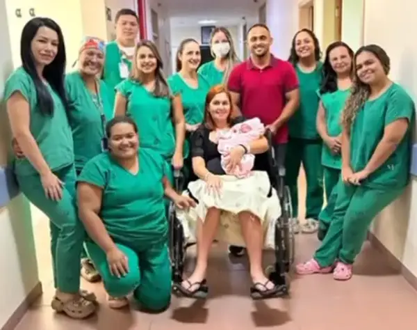 Coincidência rara! Bebê nasce no mesmo dia do aniversários dos pais e surpreende equipe no Acre