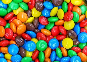 Milhares de pacotes de M&M’s são recolhidos por risco à saúde