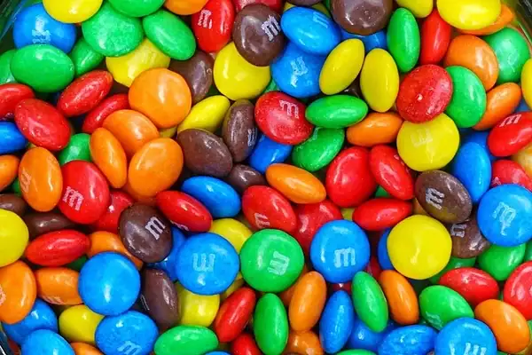Milhares de pacotes de M&M’s são recolhidos por risco à saúde