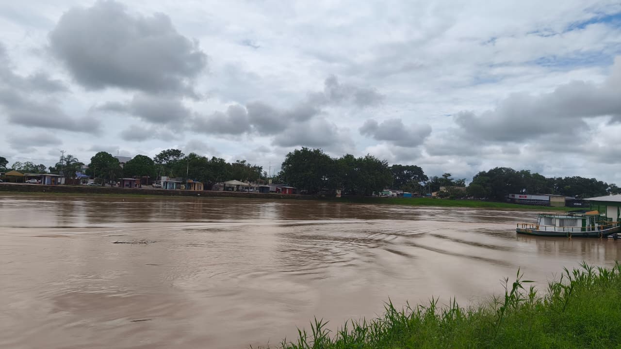 Rio Acre baixa quase um metro em 24 horas e volta a ficar abaixo de 15 metros em Rio Branco