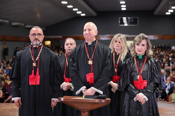 O Ministério Público do Estado do Acre realizou, no último dia 30, a cerimônia de posse do procurador-geral de Justiça, Oswaldo D’Albuquerque Lima Neto