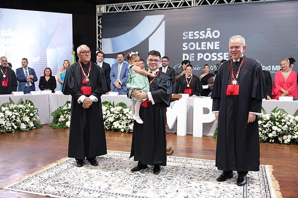 O Ministério Público do Estado do Acre realizou, no último dia 30, a cerimônia de posse do procurador-geral de Justiça, Oswaldo D’Albuquerque Lima Neto