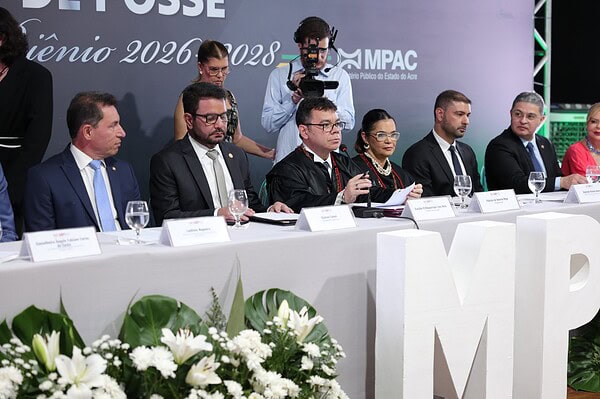 O Ministério Público do Estado do Acre realizou, no último dia 30, a cerimônia de posse do procurador-geral de Justiça, Oswaldo D’Albuquerque Lima Neto