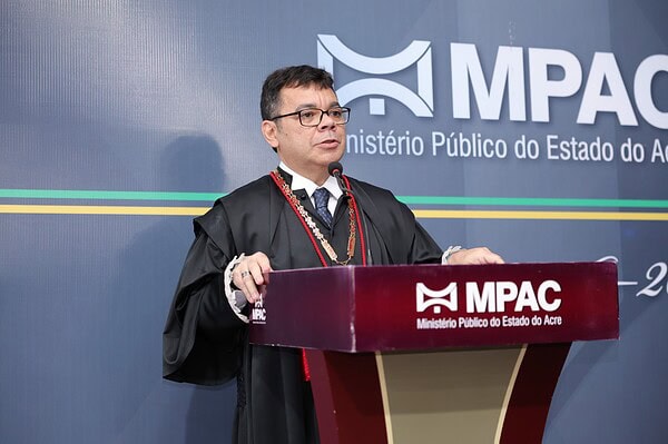 O Ministério Público do Estado do Acre realizou, no último dia 30, a cerimônia de posse do procurador-geral de Justiça, Oswaldo D’Albuquerque Lima Neto