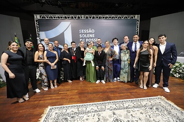 O Ministério Público do Estado do Acre realizou, no último dia 30, a cerimônia de posse do procurador-geral de Justiça, Oswaldo D’Albuquerque Lima Neto