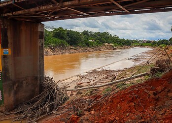 Dnit faz vistoria técnica na Ponte José Augusto em Brasileia após erosão causada por chuvas