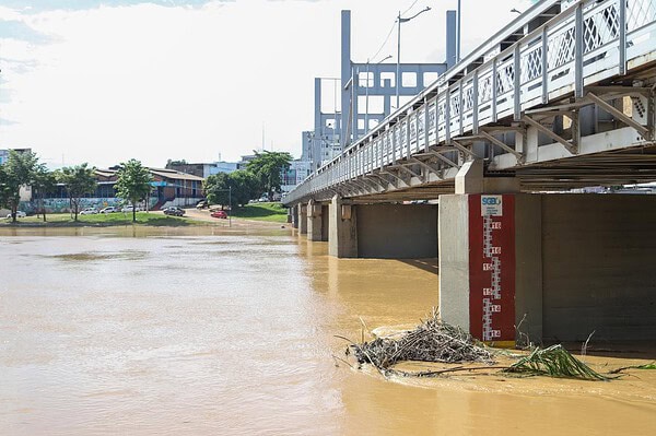 Nível do Rio Acre cai mais de 30 cm em 10h e sai da cota de transbordo em Rio Branco